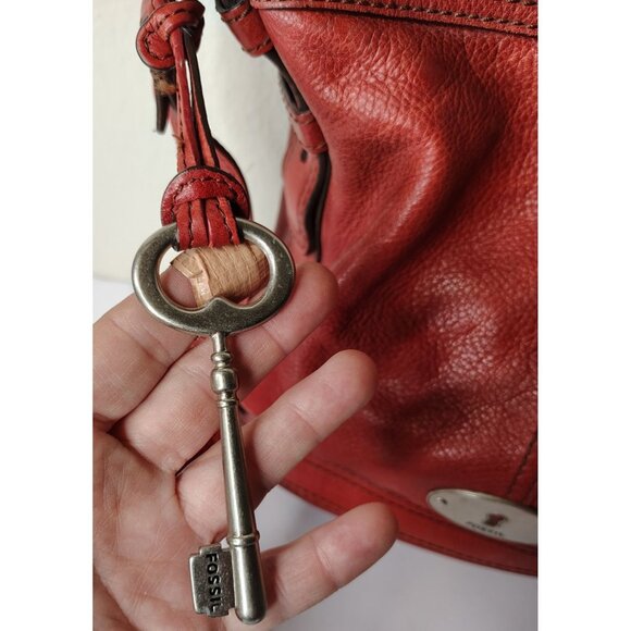 Vtg. Burgundy Red Leather Fossil Bucket Shoulder Bag Purse, Large Key, Zip Hobo - Picture 4 of 7